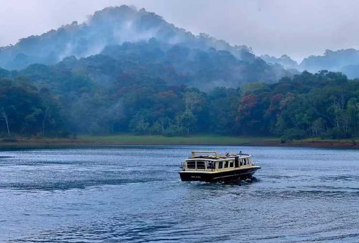 Tempo Traveller for group Thekkady tour Kerala